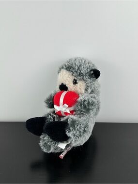 Douglas Cuddle Toys Rare Lil Handful Baby Sea Otter Holding Red Gift 7” Plush
